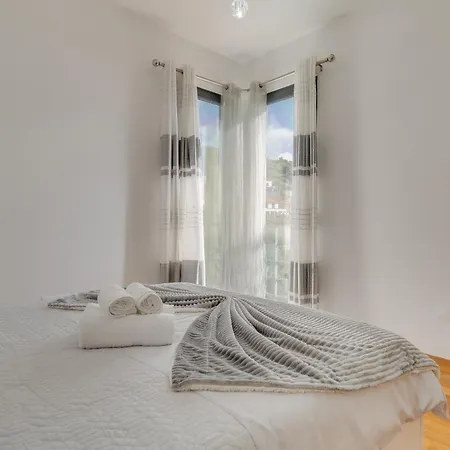 Countryside Charm By Hr Madeira Villa *